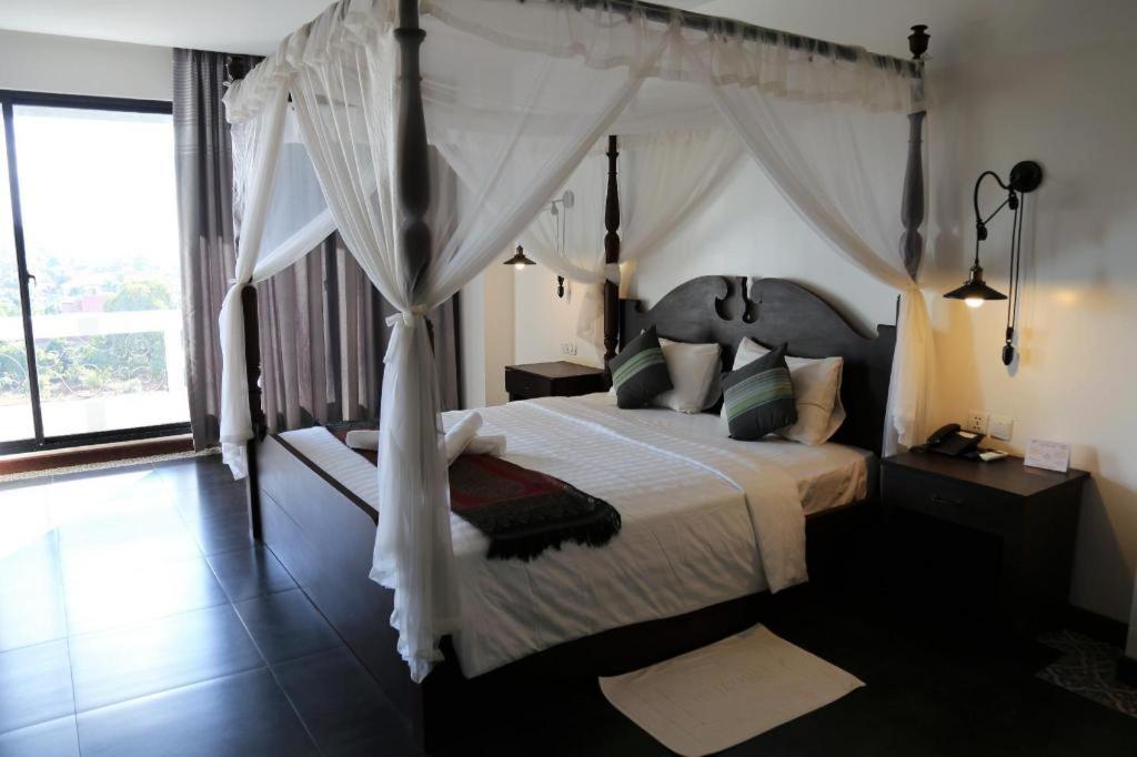 Yeak Loam Hotel Banlung Buitenkant foto
