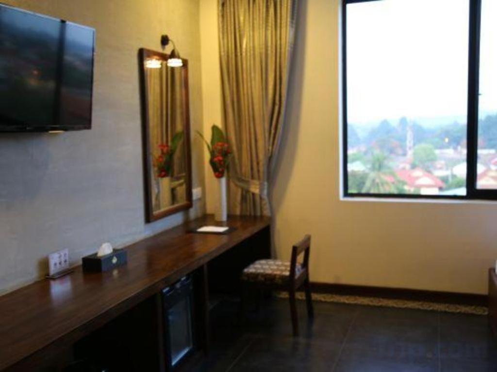 Yeak Loam Hotel Banlung Buitenkant foto
