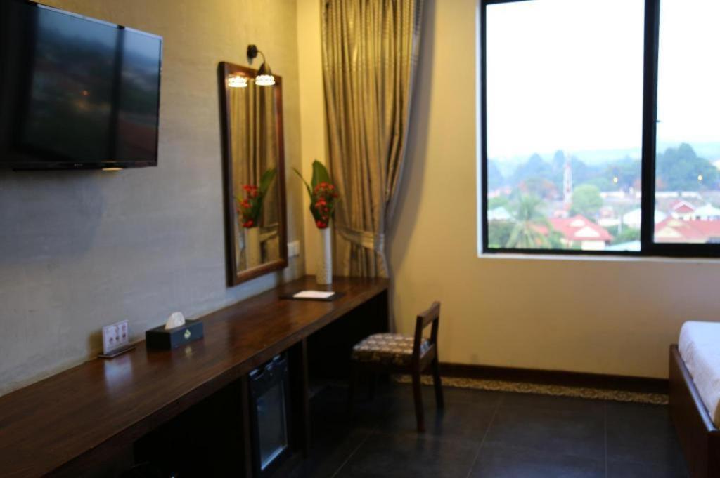 Yeak Loam Hotel Banlung Buitenkant foto