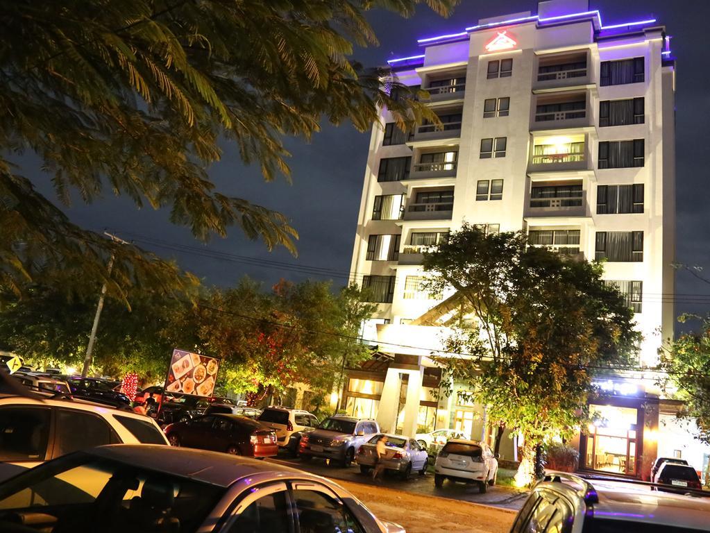 Yeak Loam Hotel Banlung Buitenkant foto
